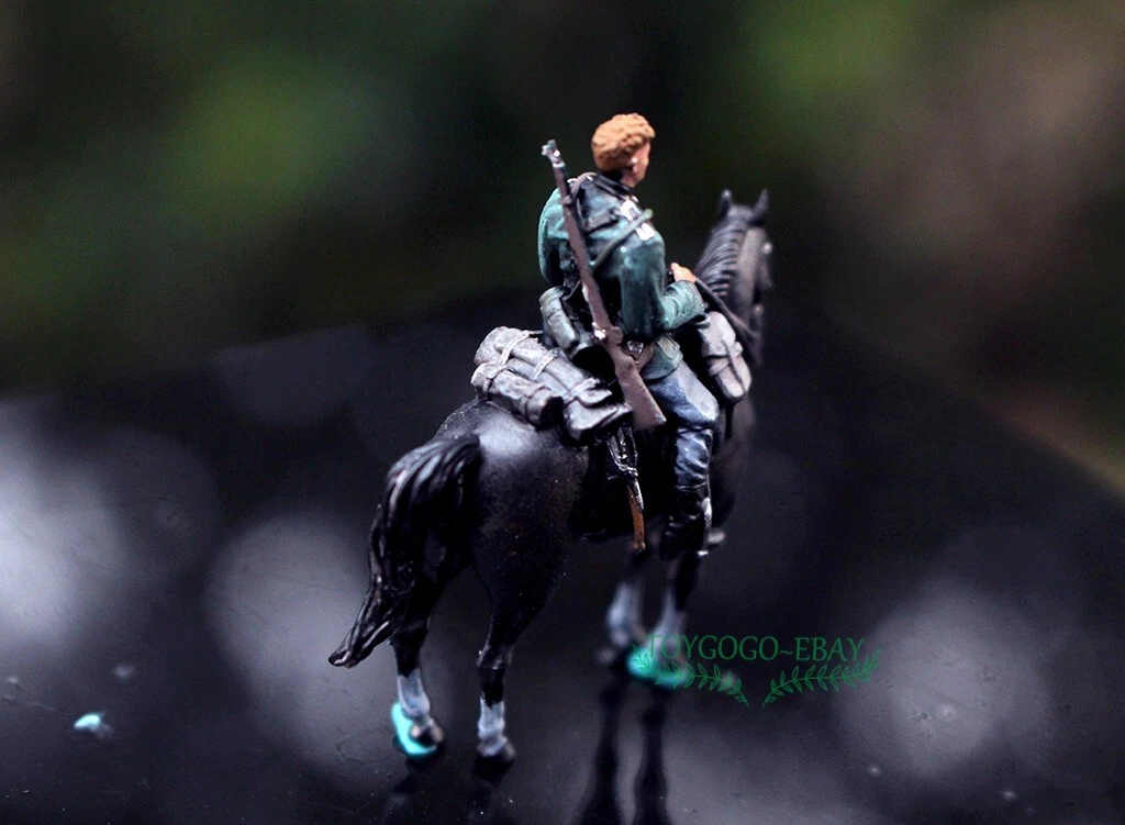 1/72 WWII German Military soldier on Black Horse Battlefield Inspection diorama