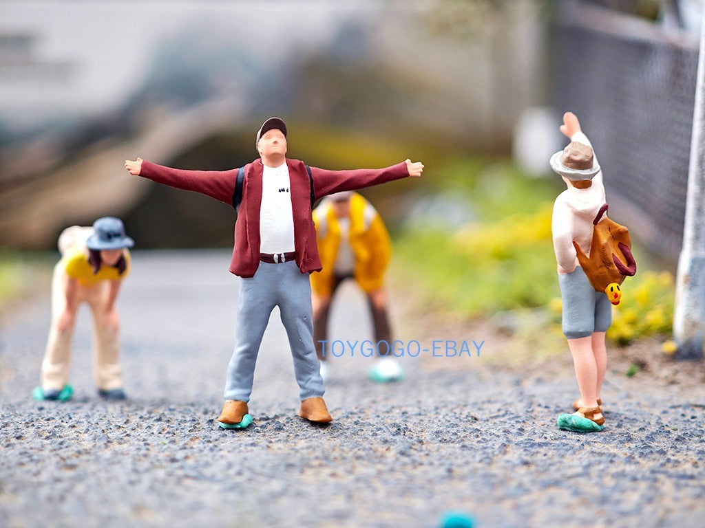 1/64 Four Hikers Enjoying Nature Freely at Mountain Top Miniature Set