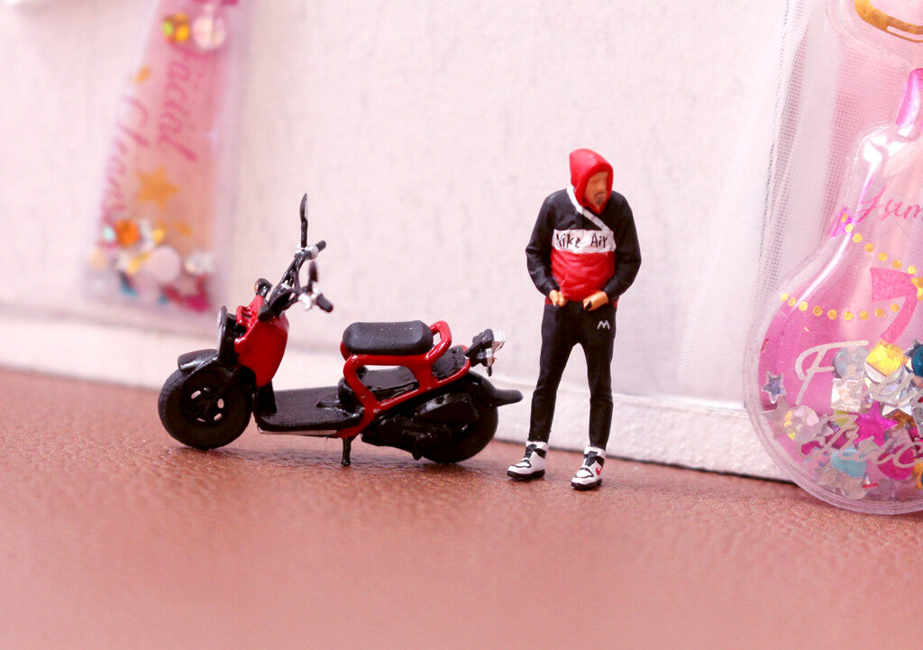 3D Print 1/64 FIGURES travel cool man with motorbike fit 1:64 car street stand