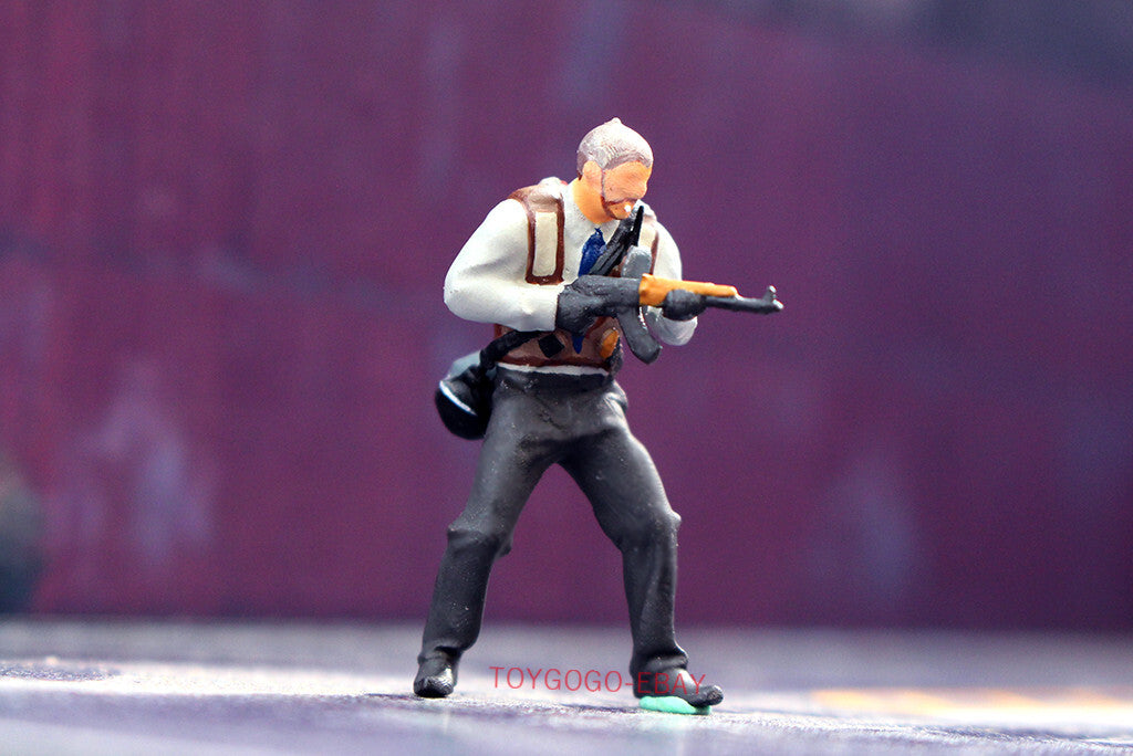 toy figure 1/64 Gangster Bank robber fit 1:64 car street diorama IN STOCK