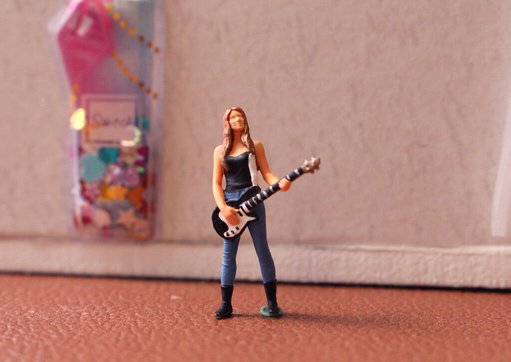 3D Print 1/64 people street band Guitarist fit 1:64 car Street in stock