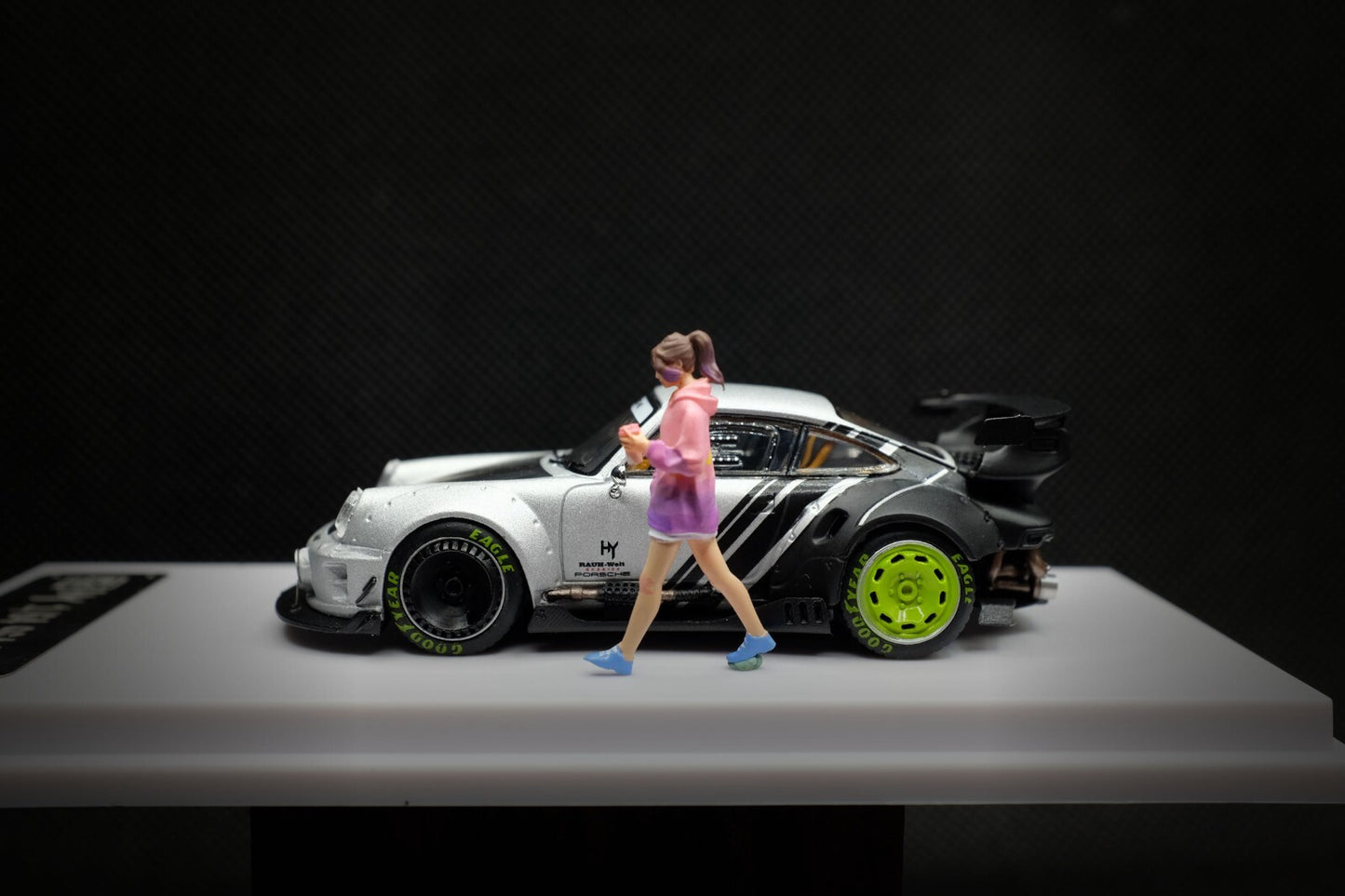 1/43 1/64 figure beautiful show girl model milk tea fit 1:64 car Diorama