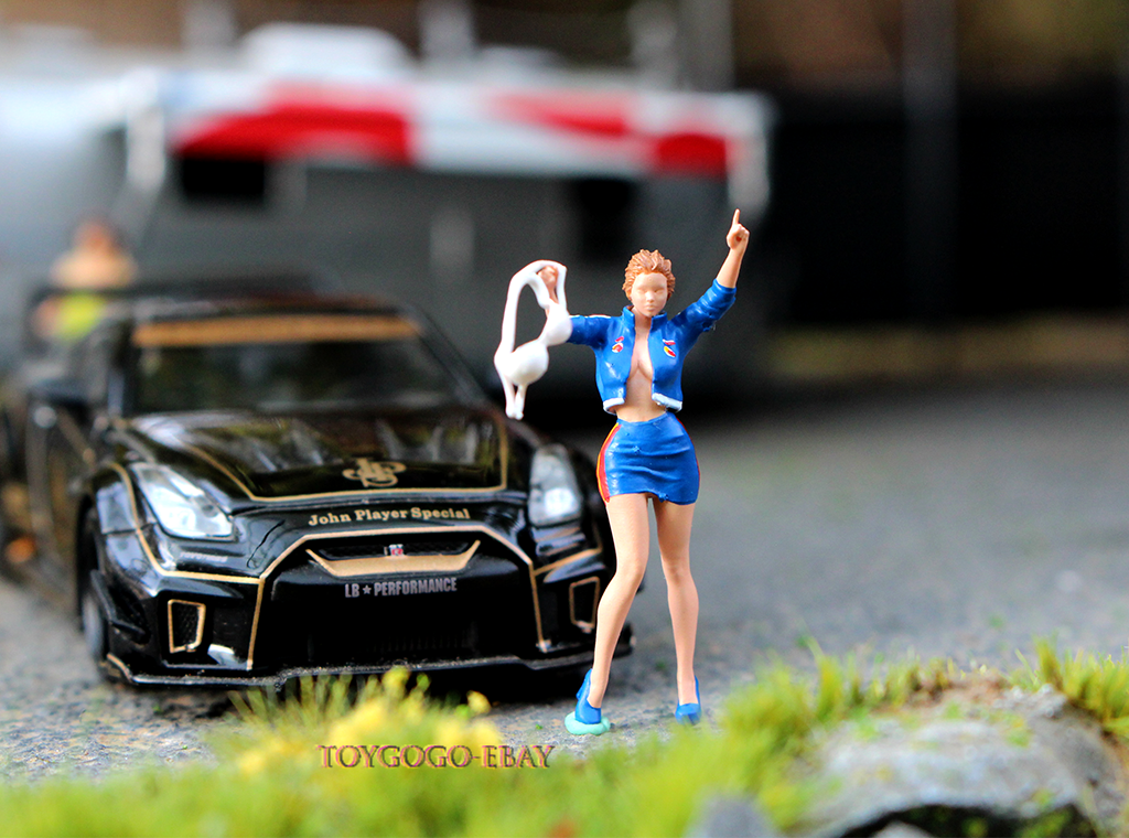 1/64 figure SEXY Racing Girl Cheerleading fit 1:64 car street in STOCK