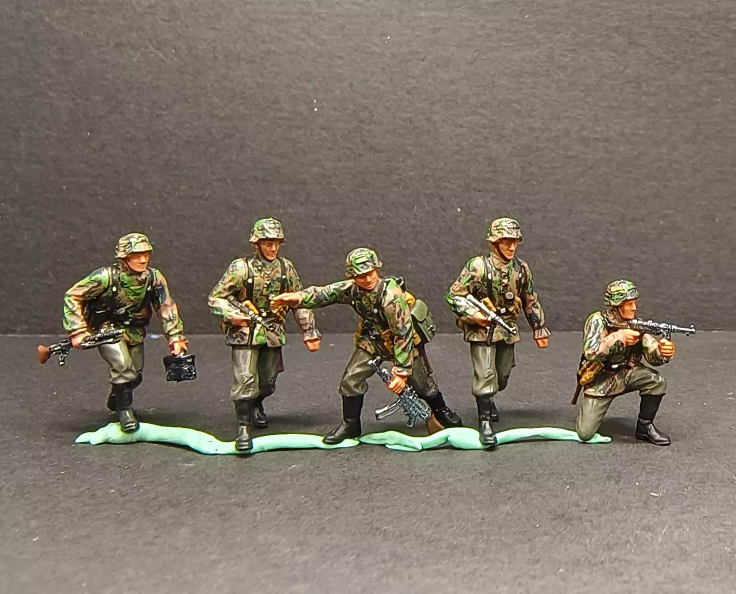 1/72 TANK 1:72 WW2 GERMANY 5PCS SOLDIER Operations battlefield5 ZVEZDA