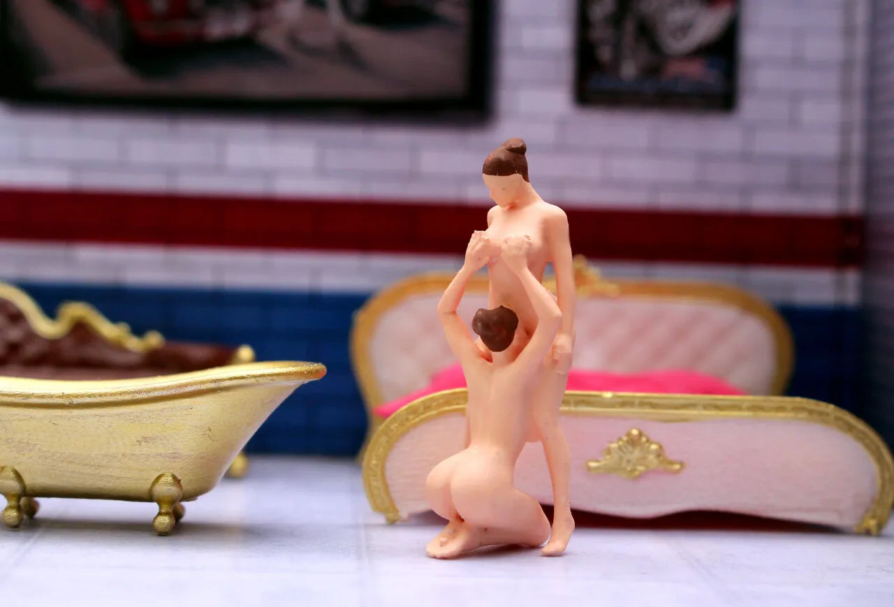 miniature 1/64 sexy girl NSFW GTA5 figure fit 1:64prink nightclub party diorama