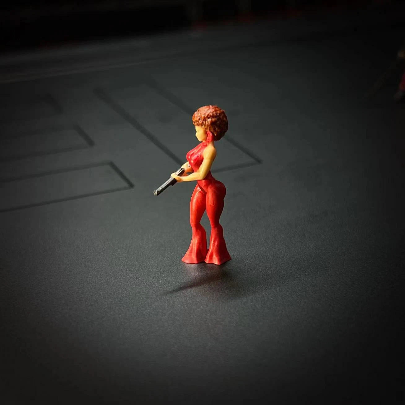 MINIATURE 1/64 FIGURES WOMAN KILLER RED ROSE fit 1:64 car street DIORAMA