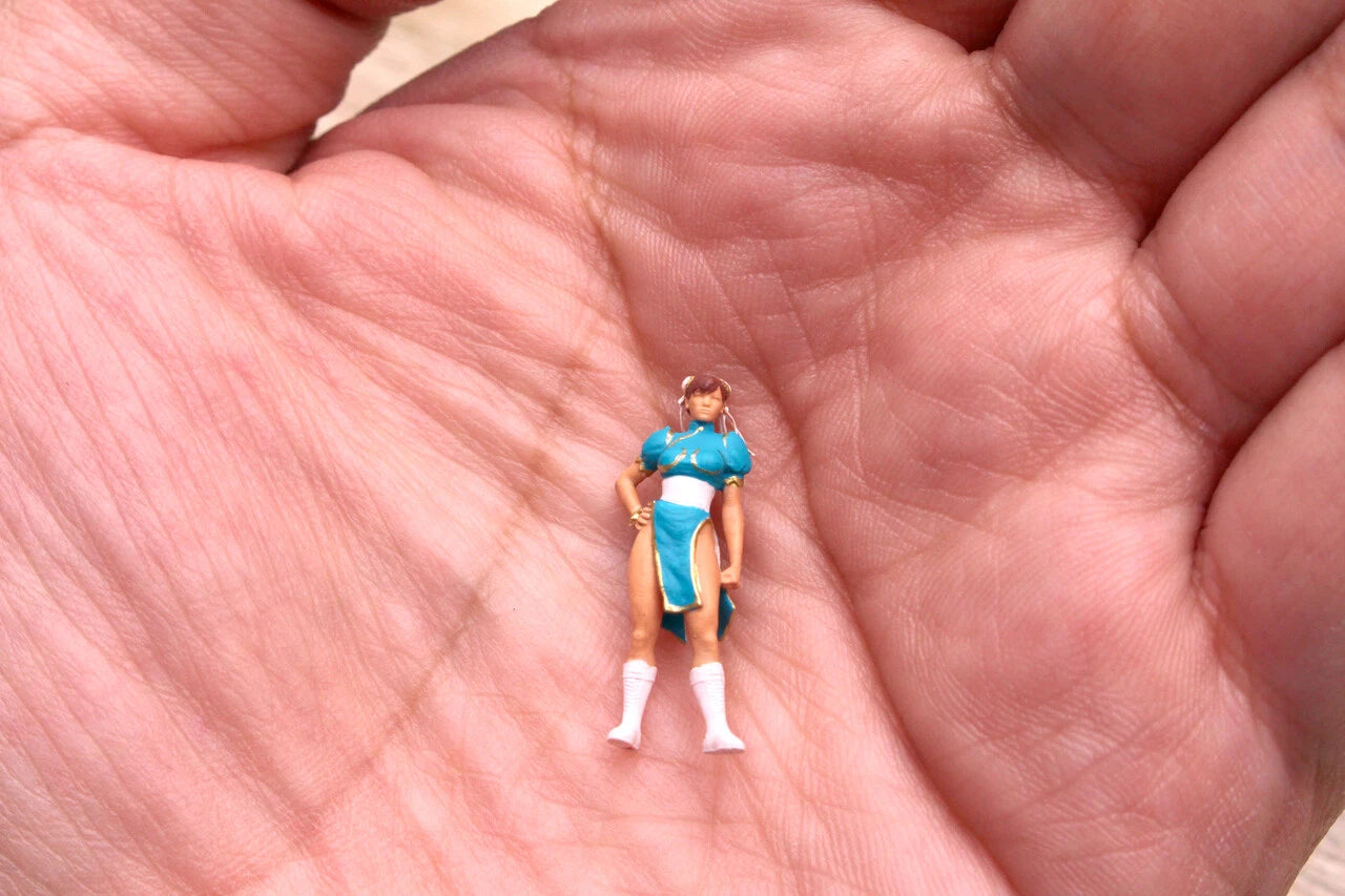 miniature TOY 1/64 figure Chun Li Ken fighter fit 1:64 car VS GAME diorama