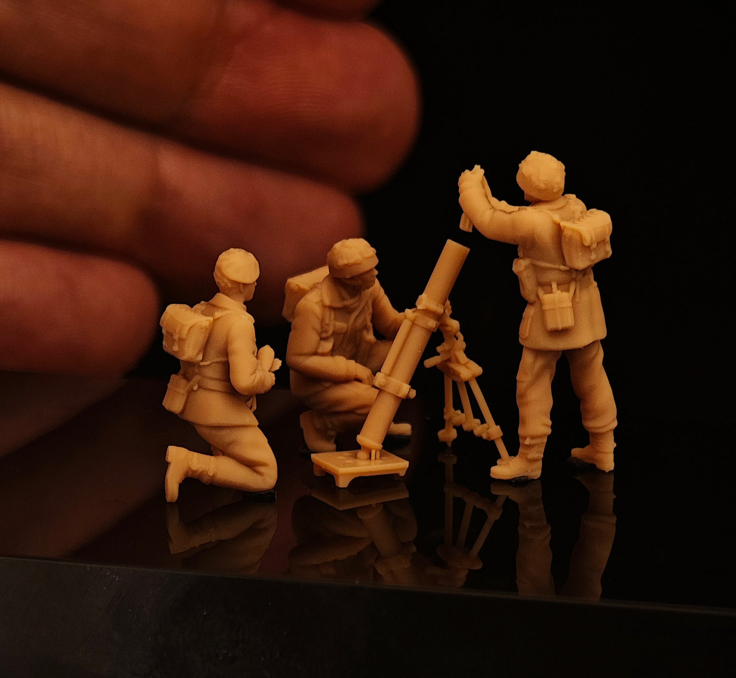 TOY 1/72 1/48 WWII British Paratrooper 3-Man ML3 Mortar Team Unpainted figure