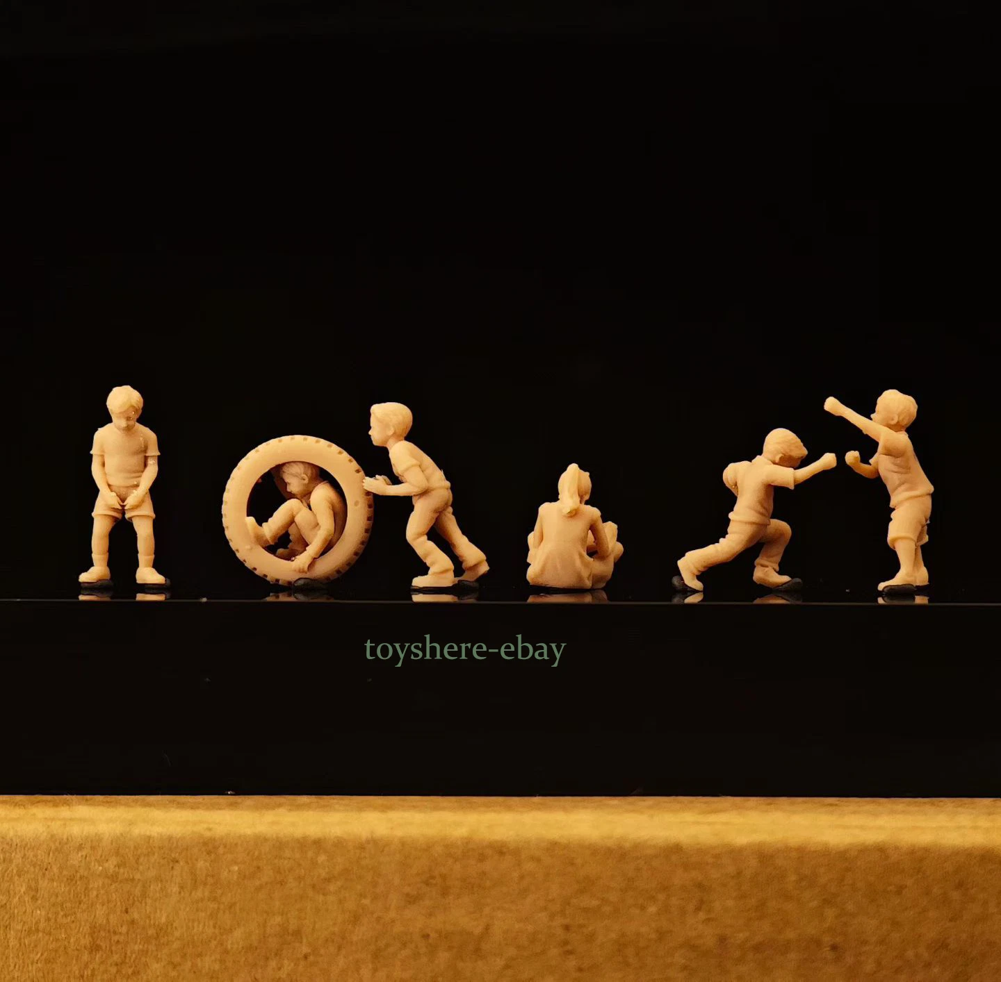 1/72 1/48 soldier 1/72 Wartime Kids Playing Among War Ruins Vintage Scene