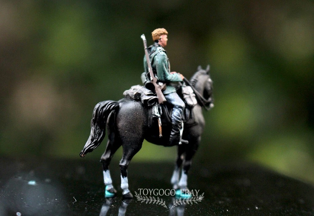 1/72 WWII German Military soldier on Black Horse Battlefield Inspection diorama