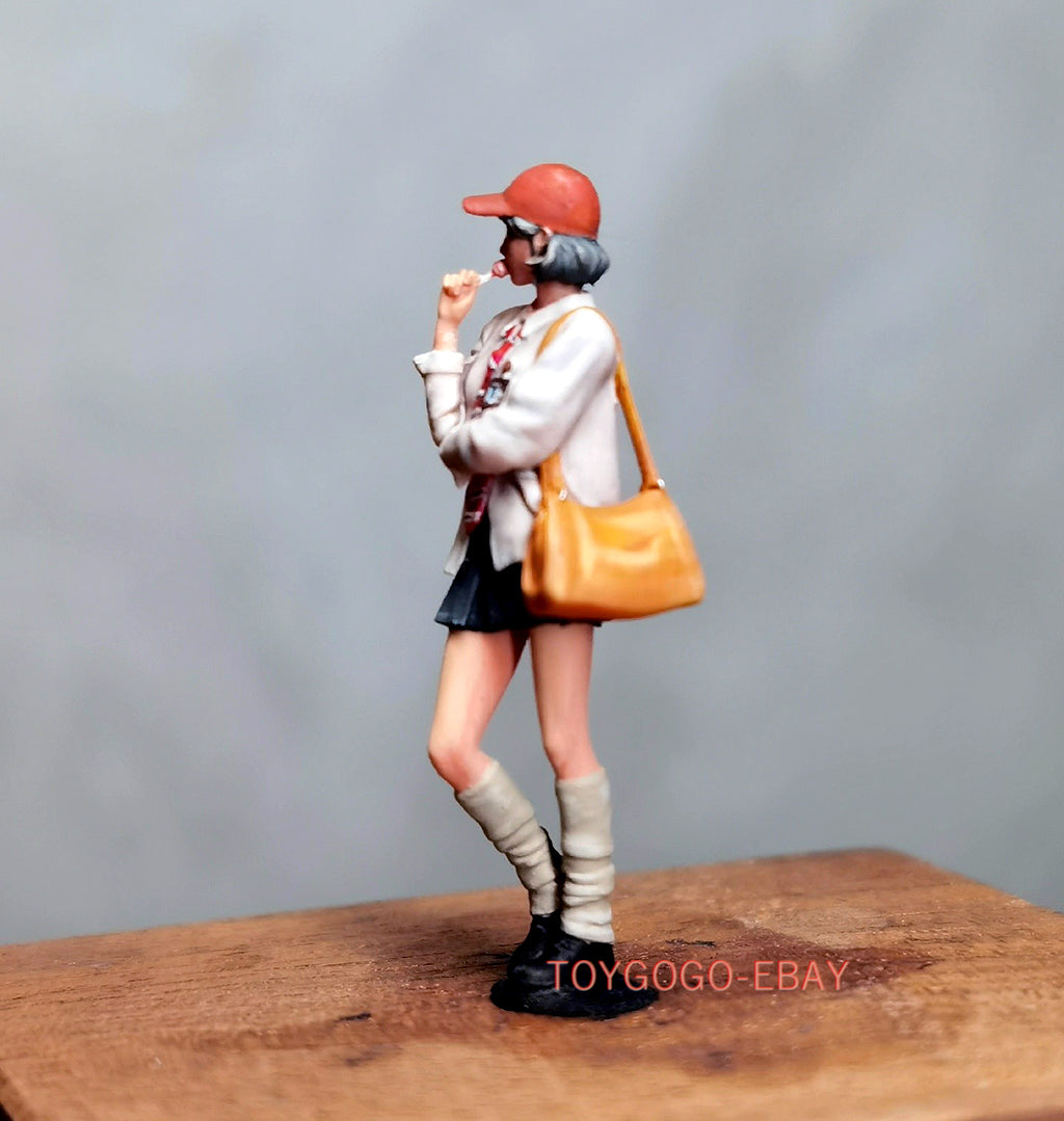 MINIATAURE 1/64 artist's model fashion girl Fit 1:64 CAR street stand Diorama