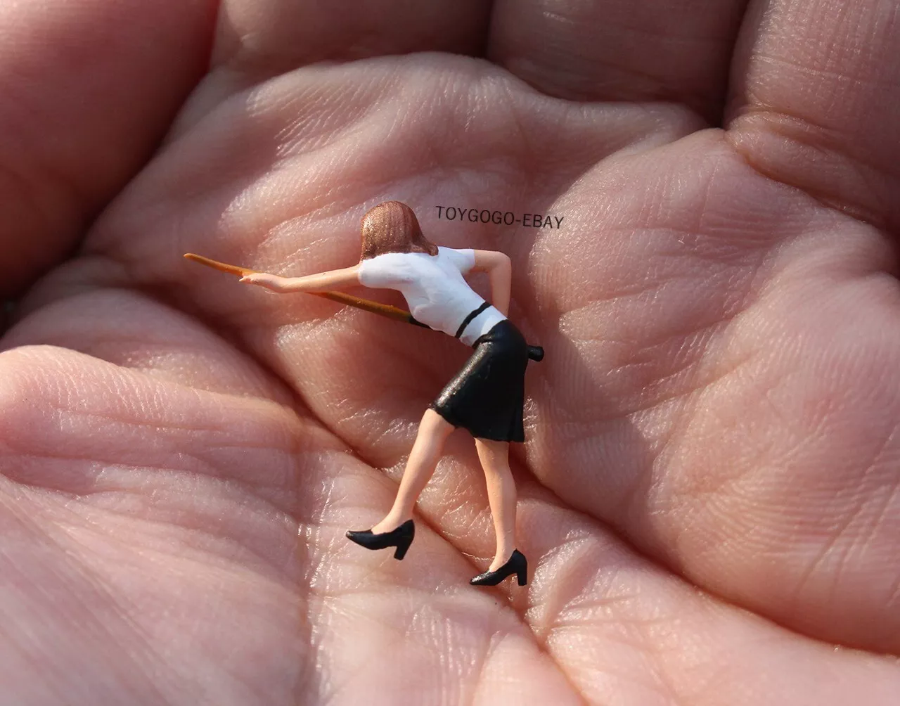 3D Print 1/64 figures sexy show girl cool Billiards party fit 1:64 car STREET