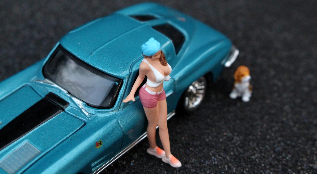 1/64 Sexy Beach Party Squad - Bikini Girls Water Play Diorama Set for Summer