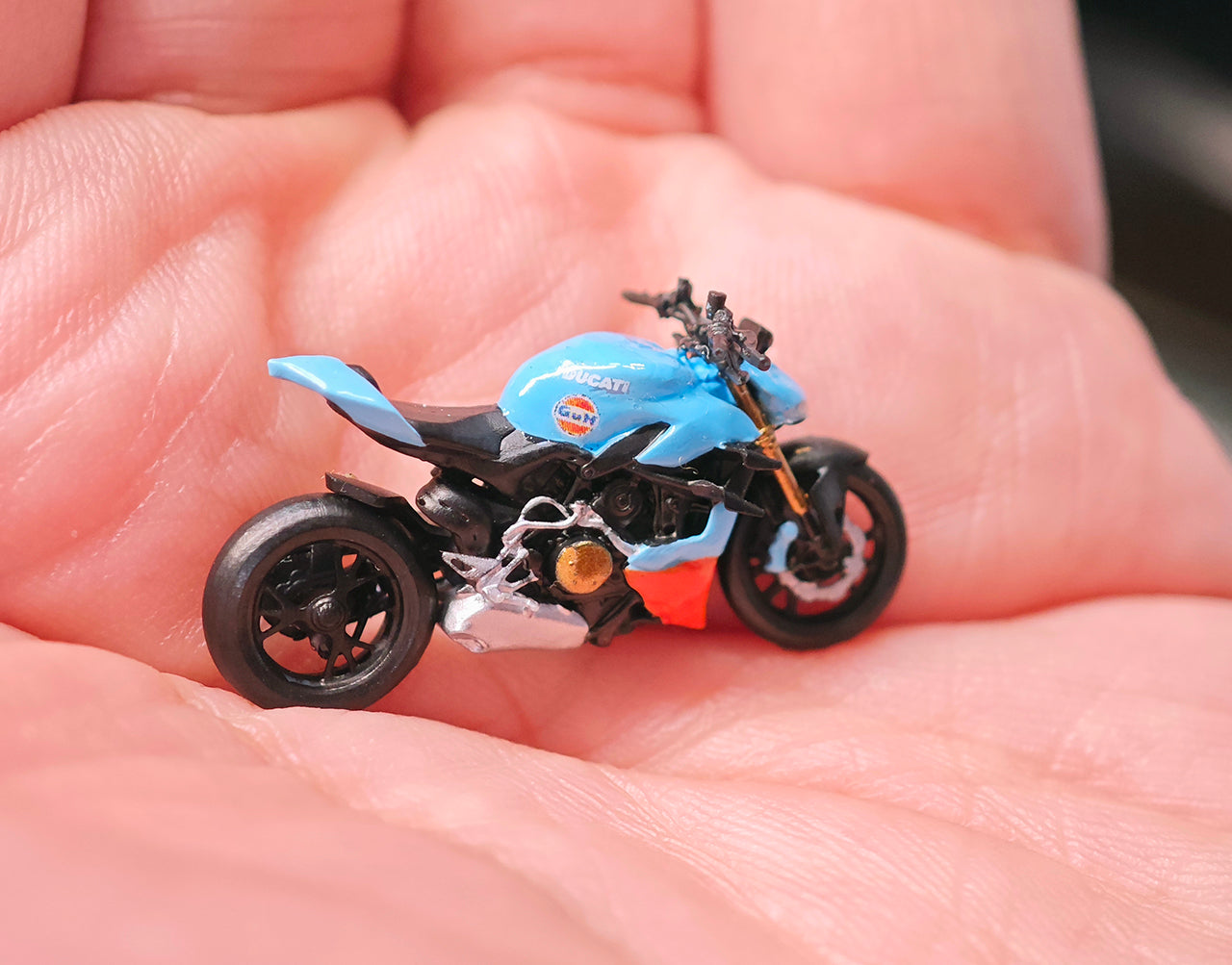 MINIATAURE 11/64 Scale Cool girl Biker Riding Motorcycle Mini Figure Model