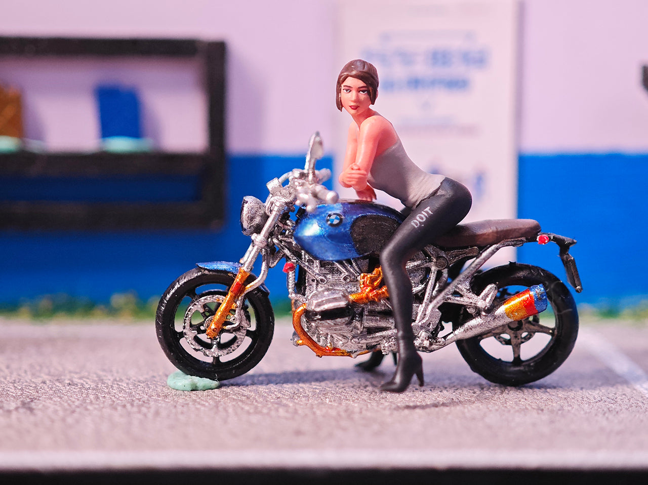 MINIATAURE 11/64 Scale Cool girl Biker Riding Motorcycle Mini Figure Model