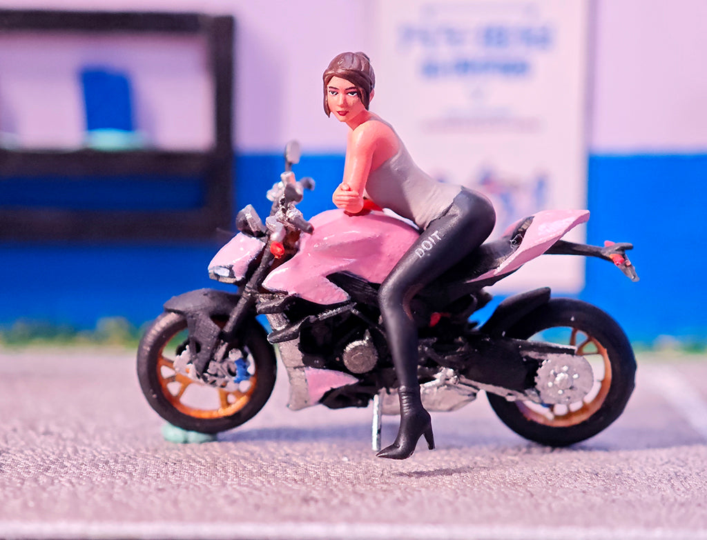 MINIATAURE 11/64 Scale Cool girl Biker Riding Motorcycle Mini Figure Model