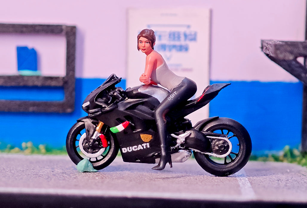 MINIATAURE 11/64 Scale Cool girl Biker Riding Motorcycle Mini Figure Model