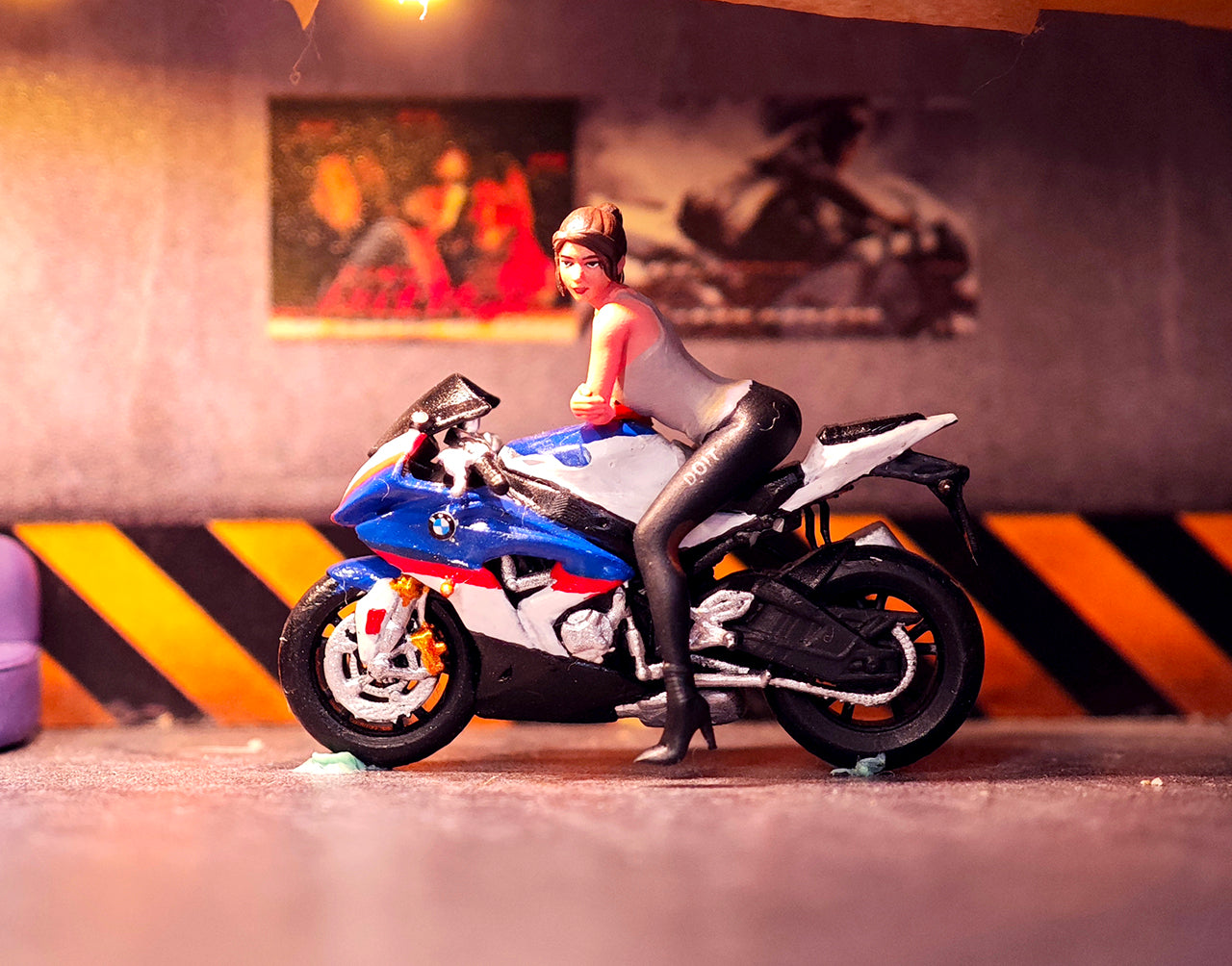 MINIATAURE 11/64 Scale Cool girl Biker Riding Motorcycle Mini Figure Model