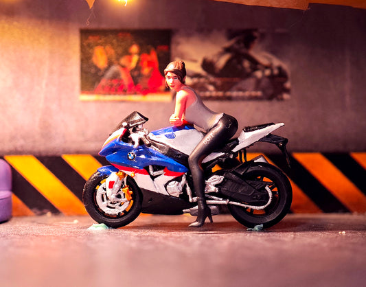 MINIATAURE 11/64 Scale Cool girl Biker Riding Motorcycle Mini Figure Model