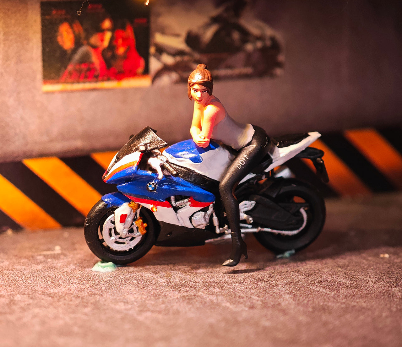 MINIATAURE 11/64 Scale Cool girl Biker Riding Motorcycle Mini Figure Model