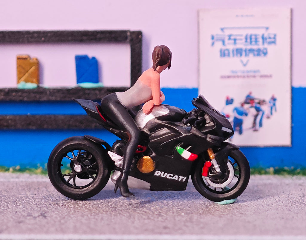 MINIATAURE 11/64 Scale Cool girl Biker Riding Motorcycle Mini Figure Model