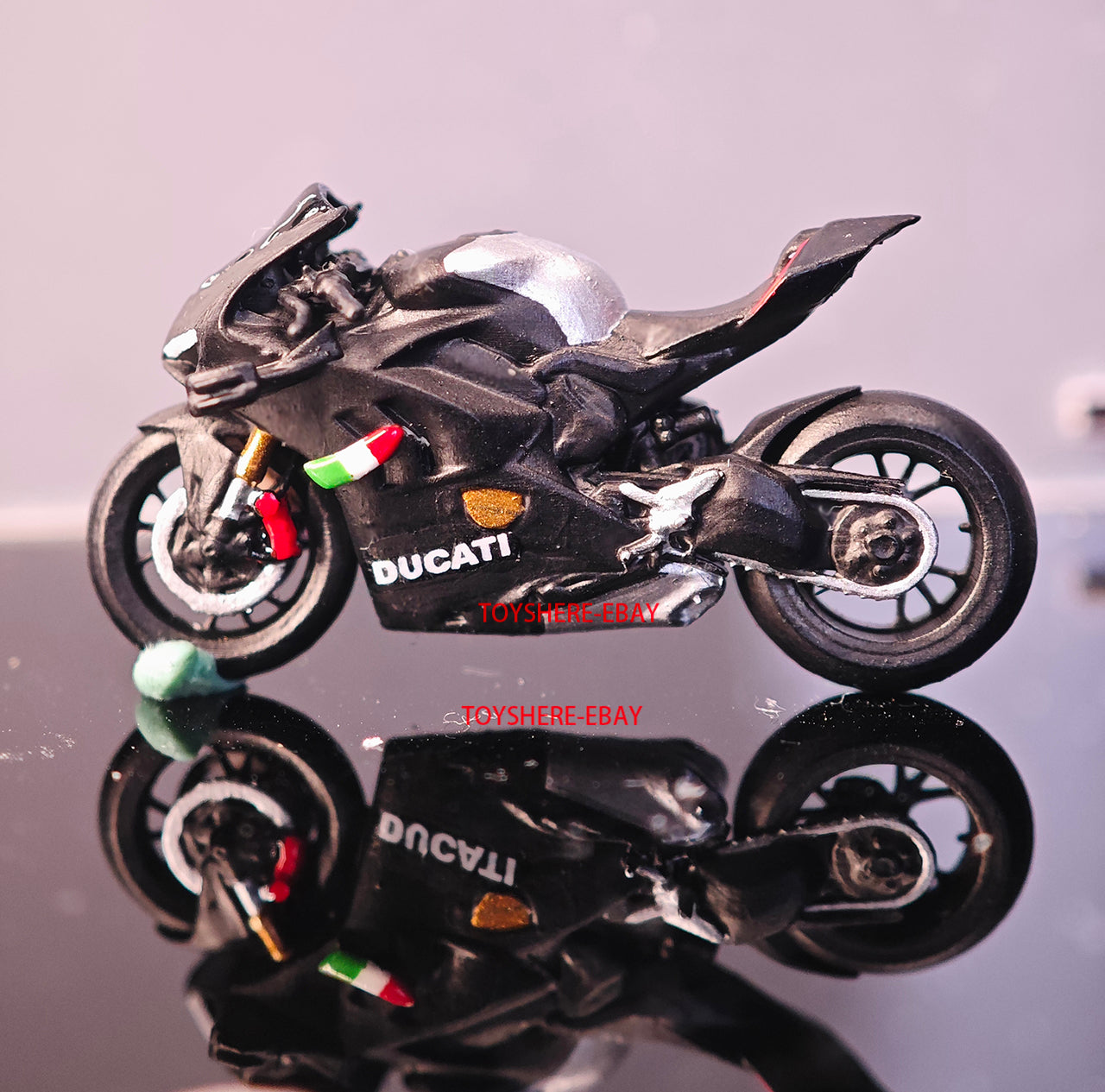 MINIATAURE 11/64 Scale Cool girl Biker Riding Motorcycle Mini Figure Model