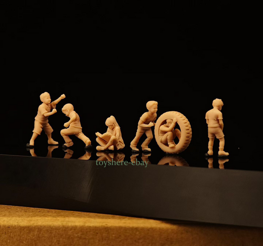 1/72 1/48 soldier 1/72 Wartime Kids Playing Among War Ruins Vintage Scene