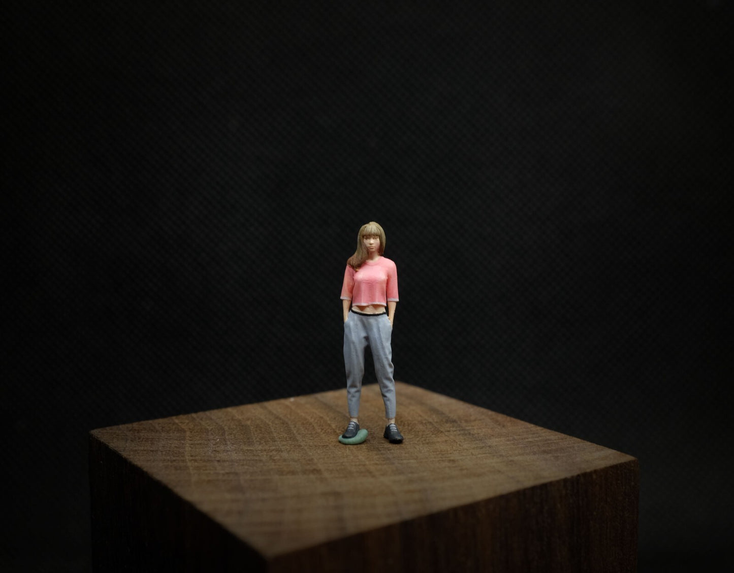 1/43 1/64 figure beautiful prink cool girl model  fit 1:64 car Diorama
