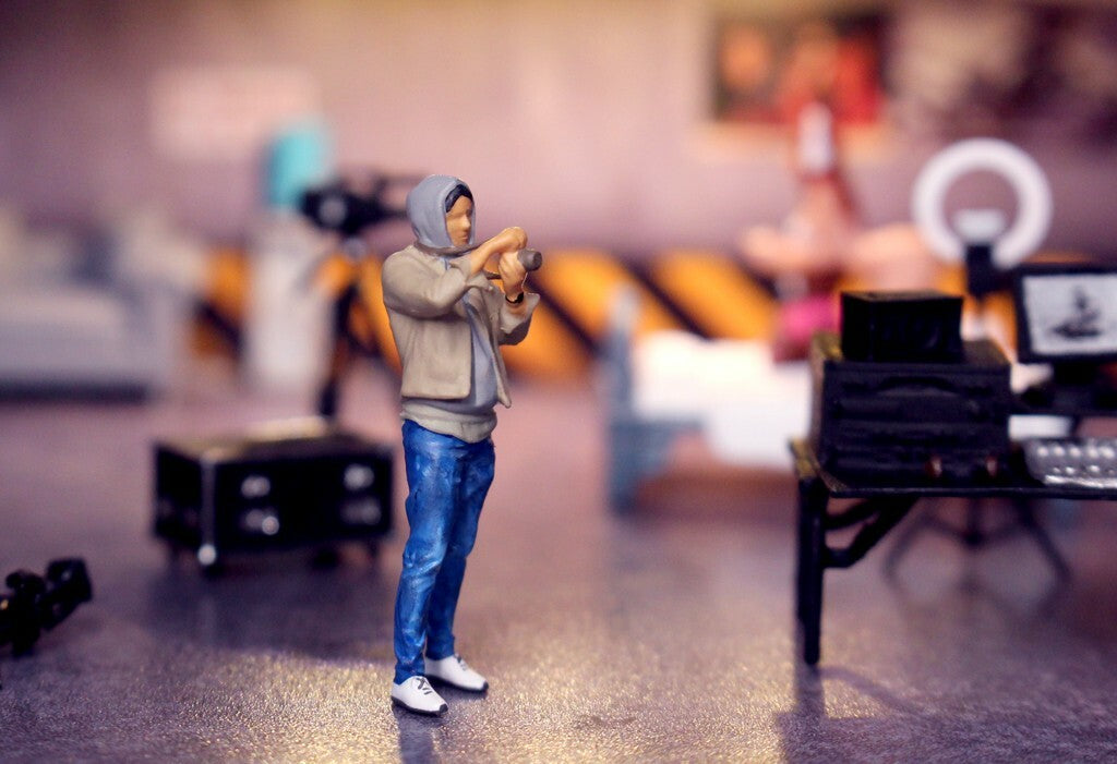 TOY 1/64  figure Photographer diorama fit 1:64 car street mini sand