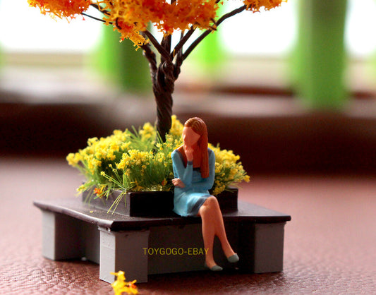 1/64 figure  sweetheart lover waitting her love fit 1:64 car street in STOCK