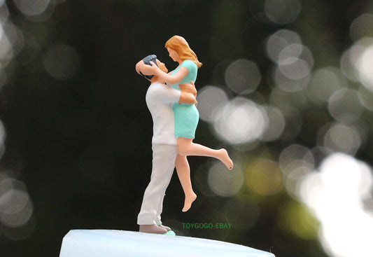 3D PRINT 1/64 romantic lovers hug kiss fit 1:64 car street in STOCK