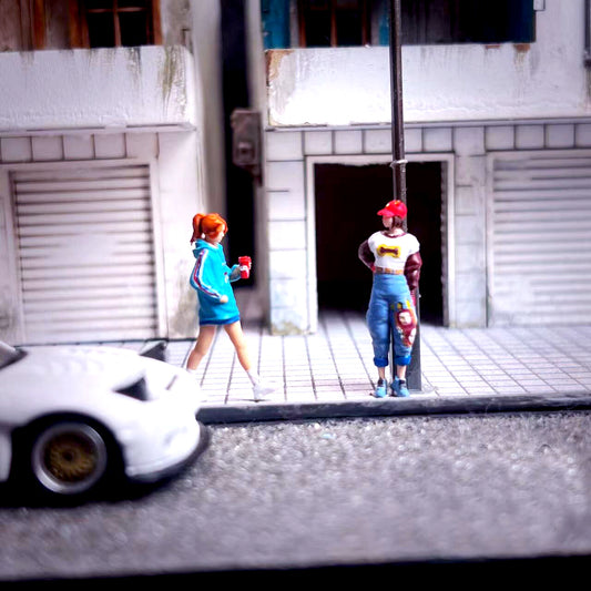 MINIATURE 1/64  figure young STREET girls fit 1:64 car DIORAMA Hand painted