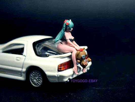 1/64 figure sexy japan girl Holding a teddy bear fit 1:64 car street diorama