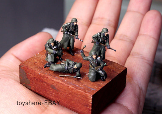 1/72 TANK 1:72 WW2 5pcs Germany soldiers Winter military uniform walking toy War