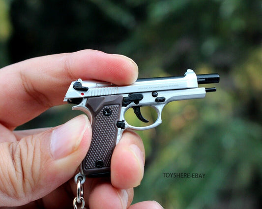 1:4 toy Detachable Beretta 92F Pistol Shape Keychain Mini Gun Keychain toy