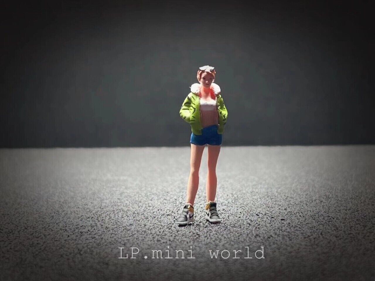 3D PRINT 1/64 fashion cool girl  fit 1:64 car street stand
