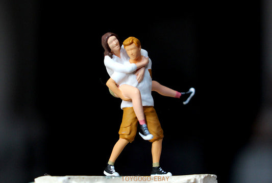 1/64 figure sweet love in sweethearts fit 1:64 car street in STOCK