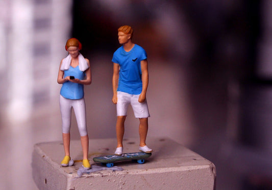 3D PRINT 1/64 figure Morning run sweethearts   skateboard fit 1:64 car street