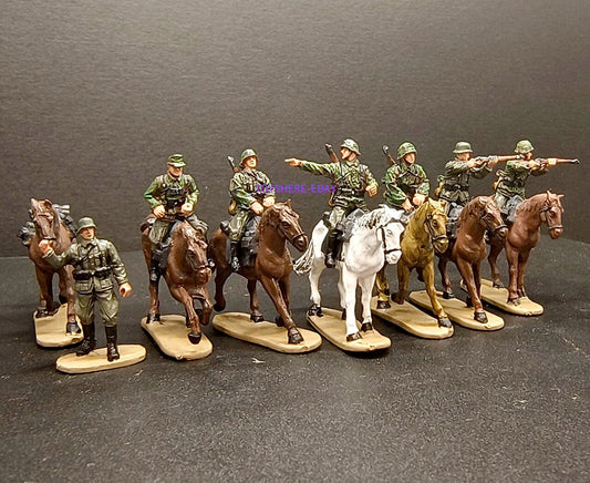 MINITURE Hand Painted Caesar  1/72 WWII German Cavalry Scout Squad soldiers
