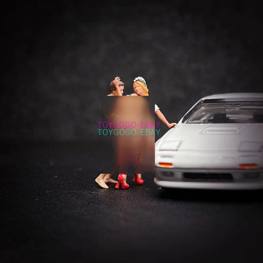 Miniature 1/64 Hand Painted a couple in love  fit 1:64 car street
