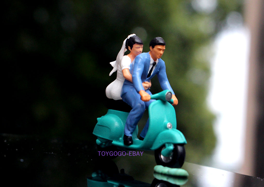 1/64 Scale Figurine Set: Happy Groom Riding a Small Motorbike, Taking His Bride in Wedding Dress 1/64 Happy Groom & Bride Figurine: Groom Rides a Small Motorbike with Bride in Wedding Dress