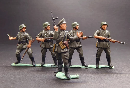 1/72 TANK 1:72 WW2 Germany SOLDIER  Winter Operations battlefield5 ZVEZDA G